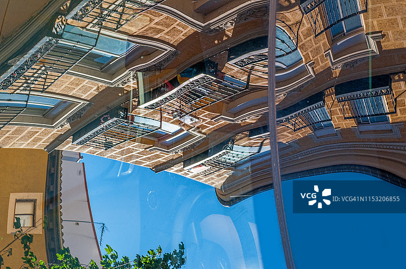 汽车车顶倒影图片素材