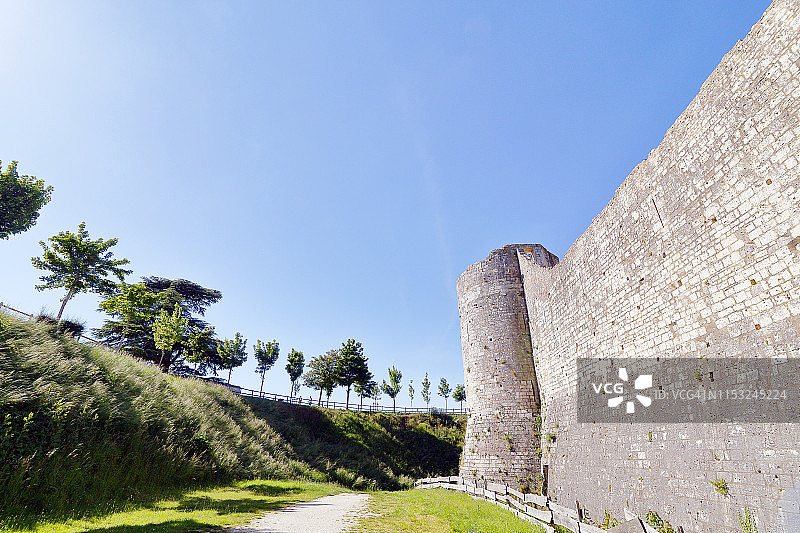 塞纳-马恩省普罗万的中世纪村庄：城墙和塔楼图片素材