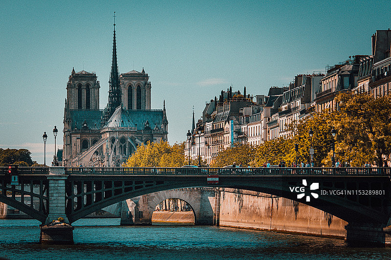 法国巴黎塞纳河和巴黎圣母院景色图片素材