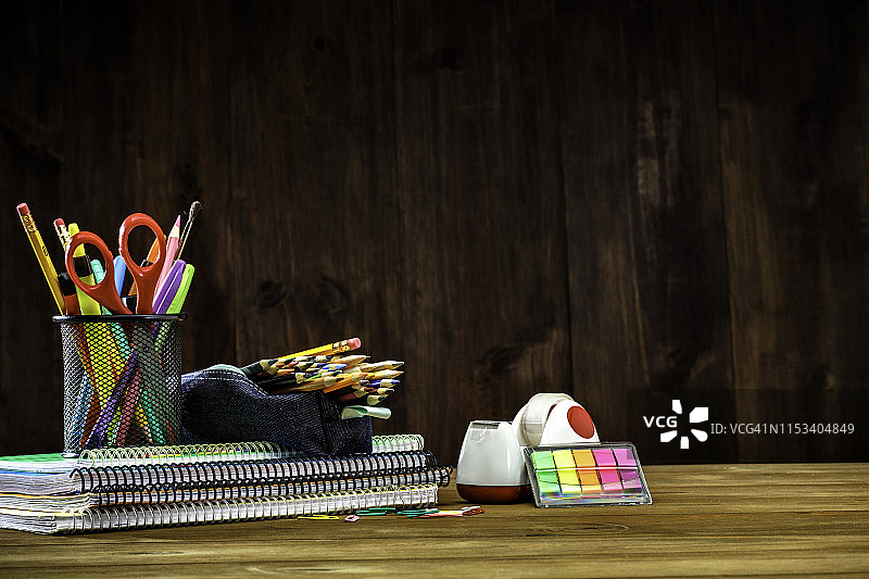 文具和返校办公用品的水平视角图片素材