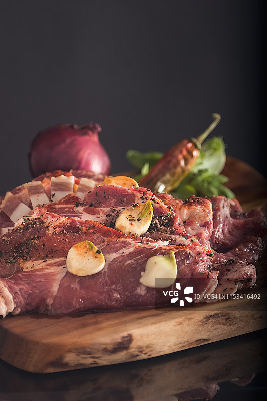 调味猪排的切片生肉图片素材