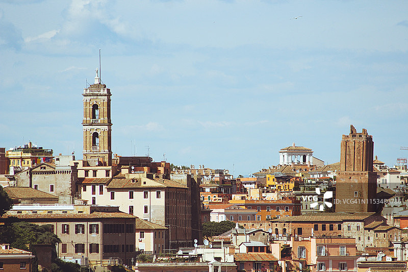 从阿文提诺山眺望罗马市图片素材