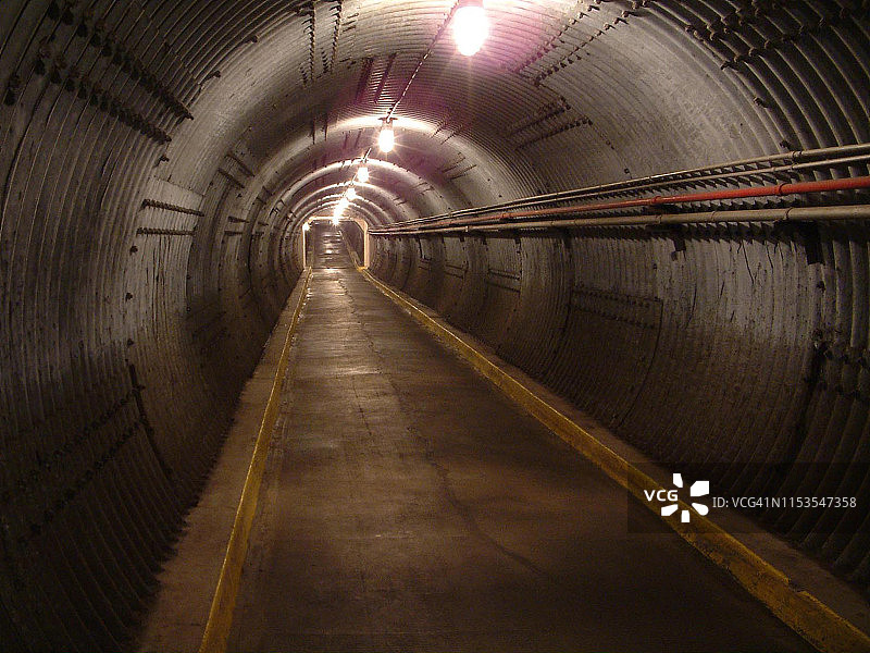 迪芬 bunker 掩体标志性爆破隧道图片素材