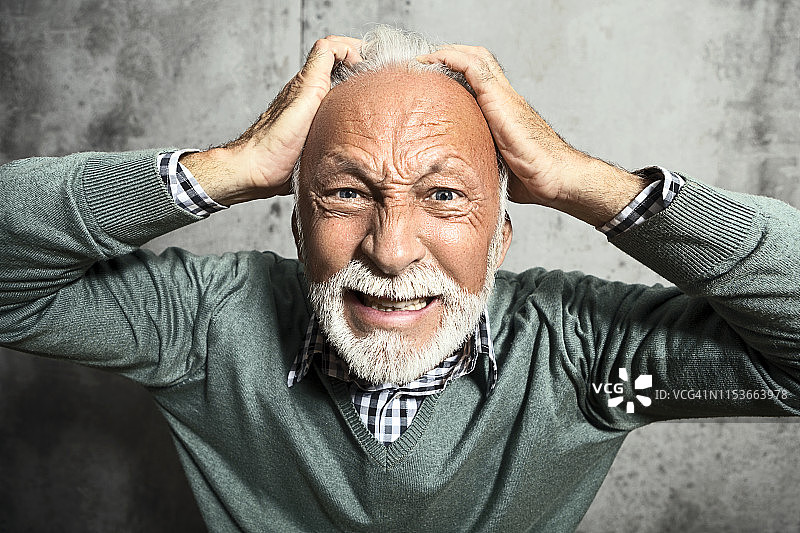 沮丧的中年男人图片素材