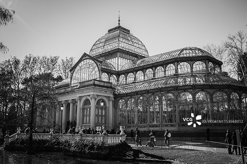 西班牙马德里雷蒂罗公园的水晶宫图片素材
