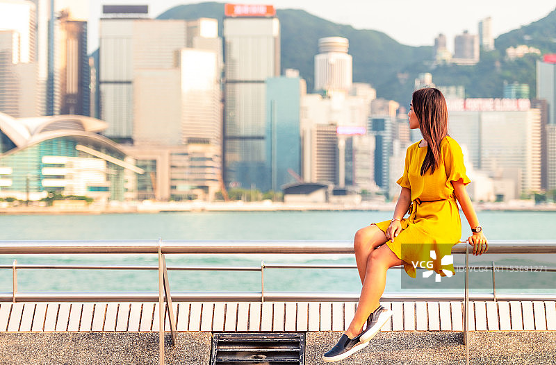 游览香港：维多利亚港海滨图片素材