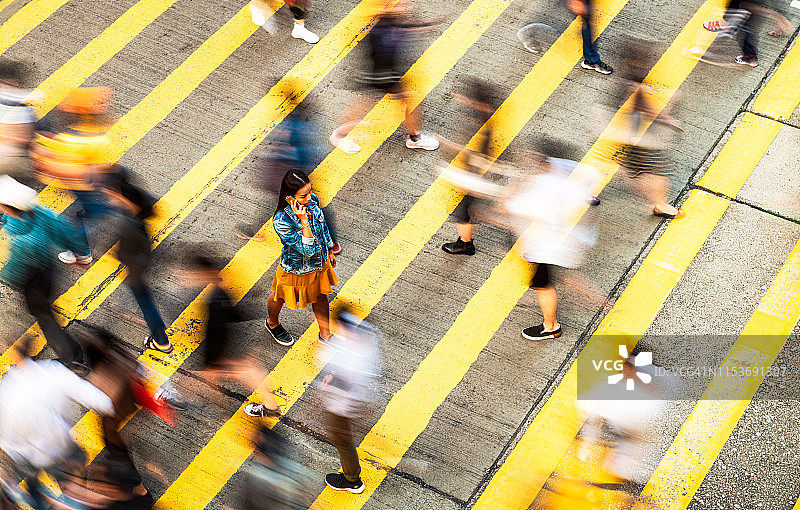 大家一起过马路图片素材