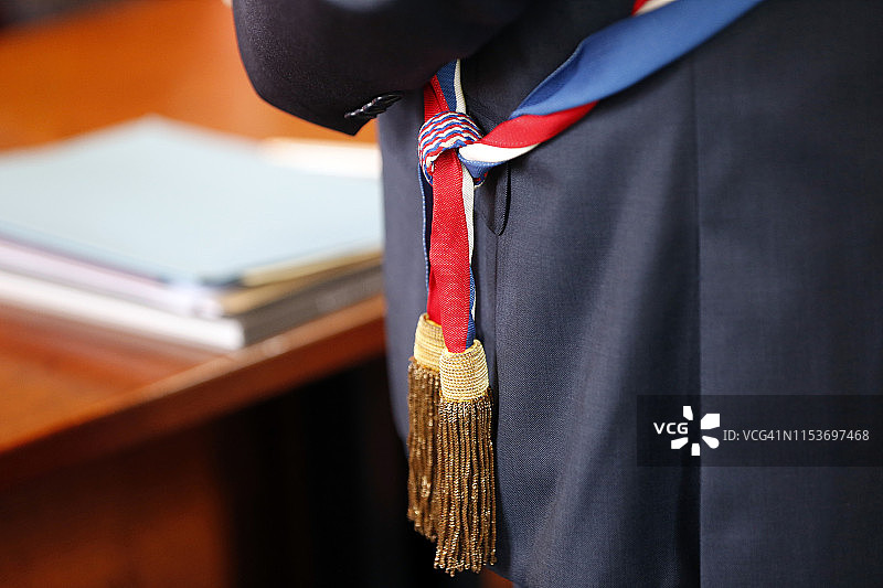 法国芒通圣贝尔纳市长婚礼仪式彩带图片素材