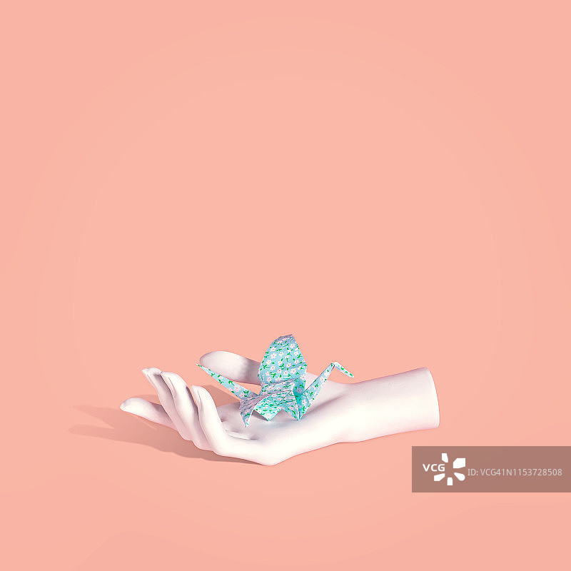 手中小鸟概念图片素材