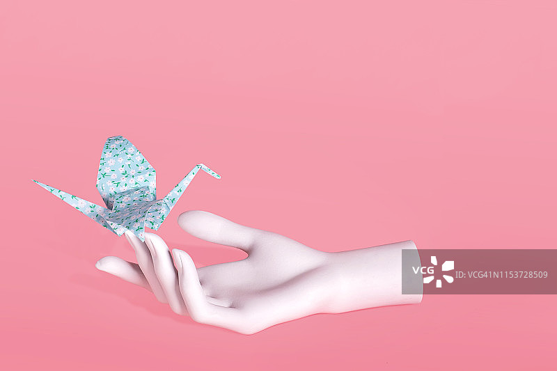 手中小鸟概念图片素材