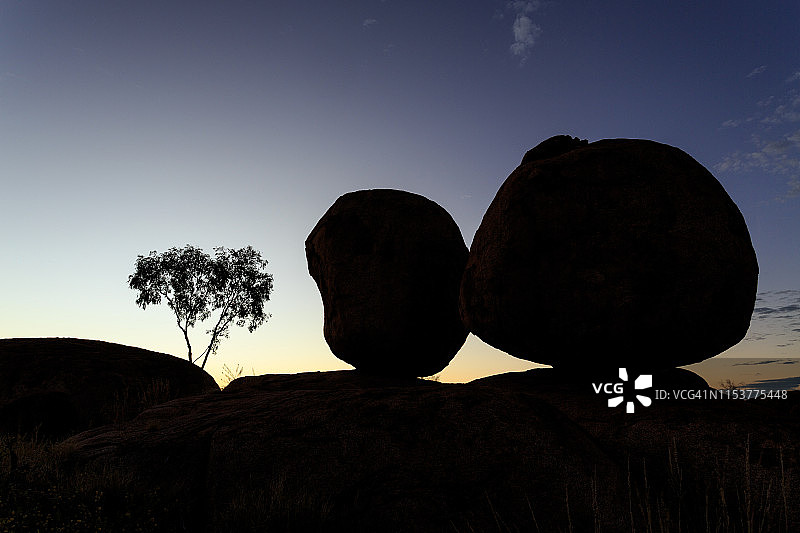 卡尔卢卡尔卢/魔鬼大理石保护区，澳大利亚北部领地图片素材