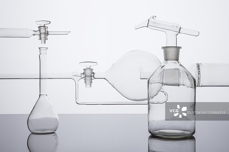 化学和炼金术仪器，科学测量试管图片素材