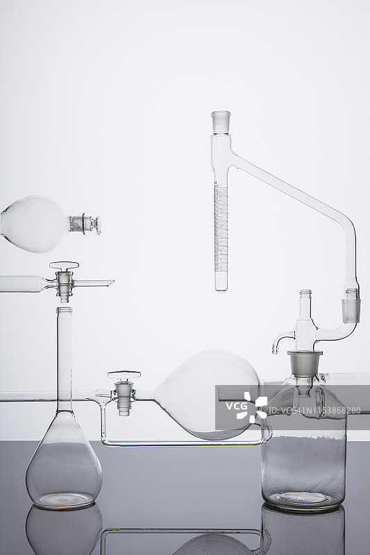 化学和炼金术仪器，科学测量试管图片素材