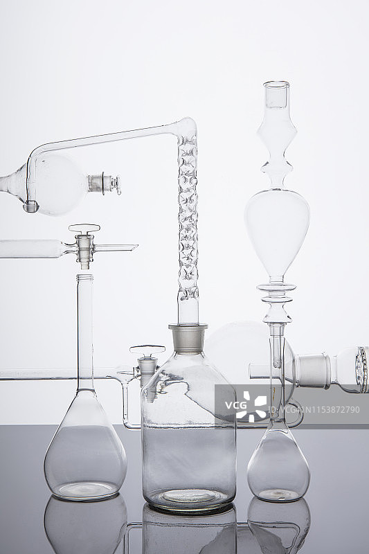 化学和炼金术仪器，科学测量试管图片素材
