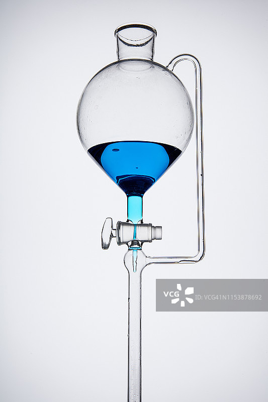 化学和炼金术仪器，科学测量试管图片素材