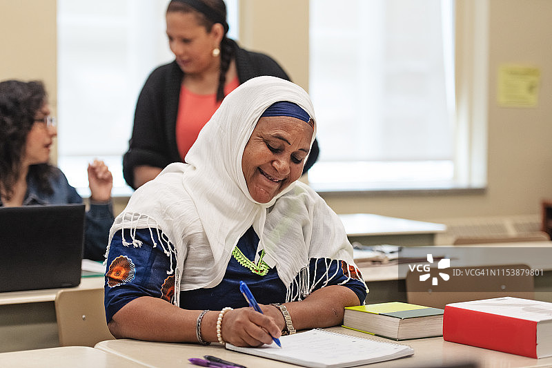 多民族成人教育课堂图片素材