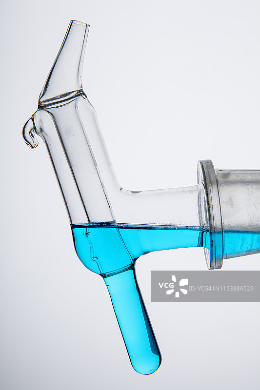 化学和炼金术仪器，科学测量试管图片素材