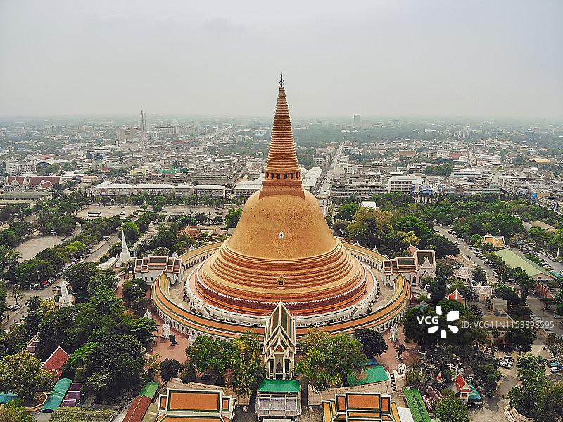 泰国佛统大塔航拍，重要的佛教宗教场所图片素材