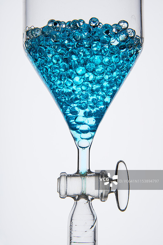 化学和炼金术仪器，科学测量试管图片素材