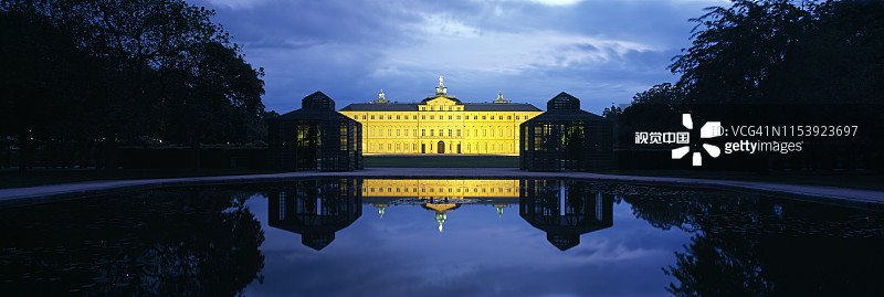 夜晚的拉施塔特巴洛克宫殿图片素材