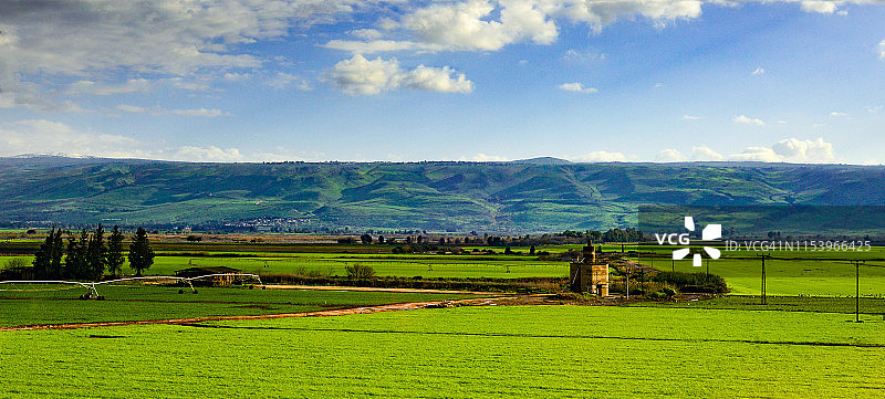 以色列约旦河谷的绿色田野图片素材