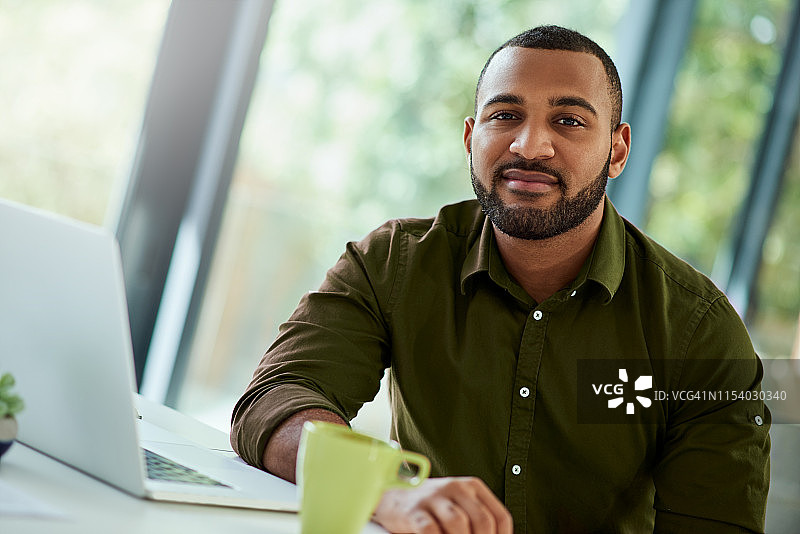 我洗耳恭听图片素材