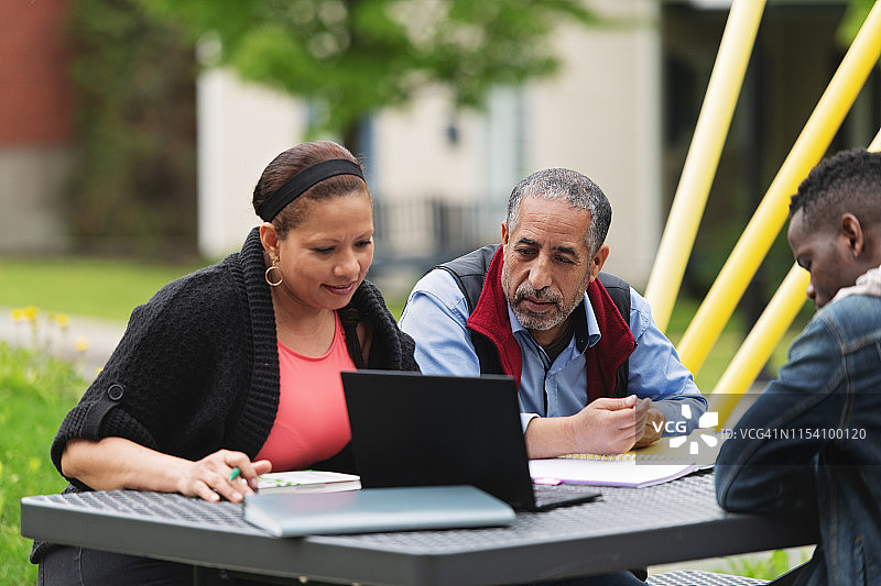 多民族成人教育课堂图片素材