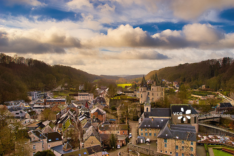世界最小城市迪尔比全景，秋色宜人图片素材