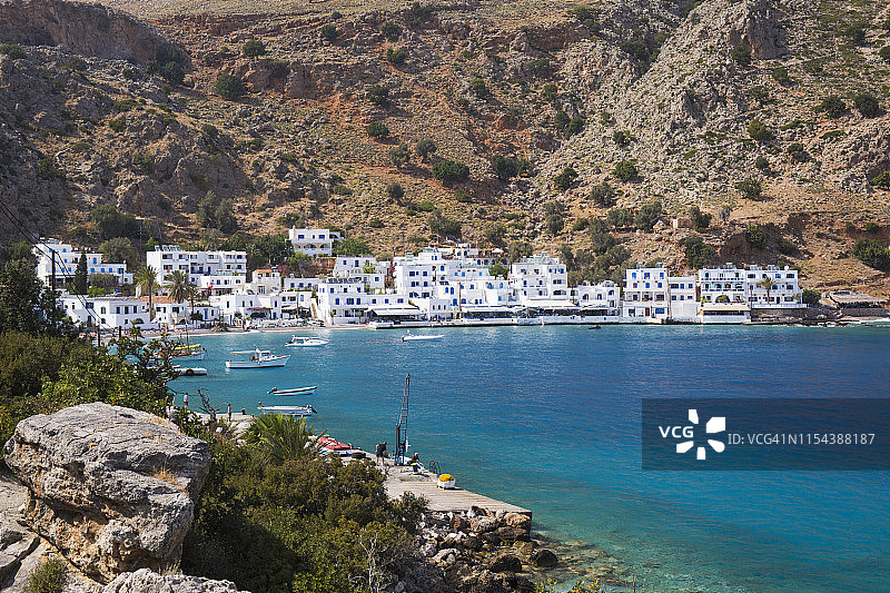 希腊克里特岛卢特罗港宁静水域风光图片素材