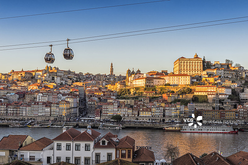 葡萄牙波尔图里贝拉区及前主教宫殿日落（联合国教科文组织世界遗产）图片素材