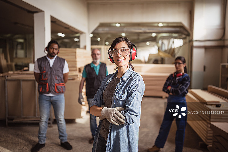 女性木工队队长图片素材