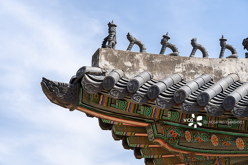 韩国首尔景福宫的韩式木制屋顶图片素材
