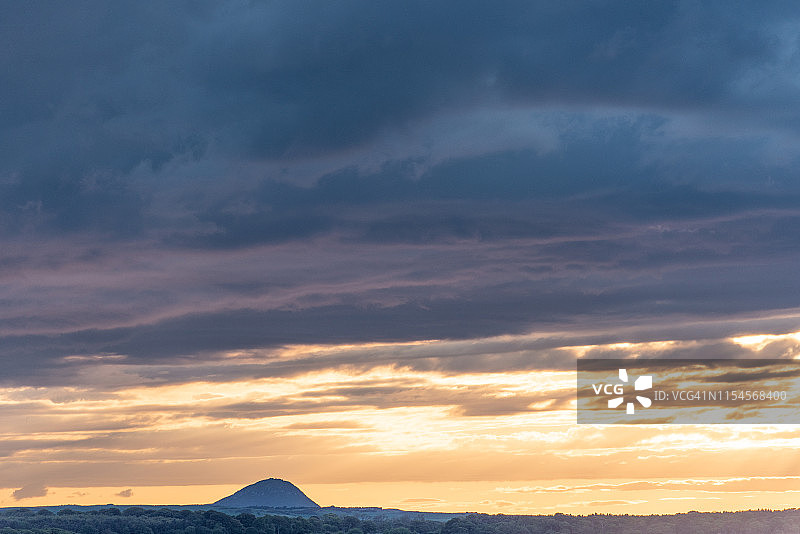 积雨云的云景图片素材