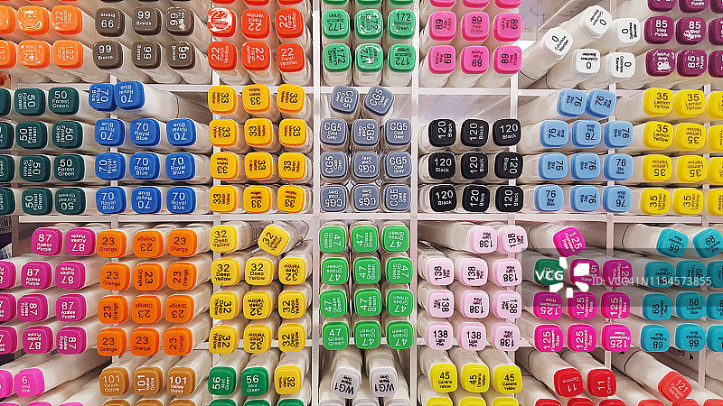 五彩潘通马克笔图片素材