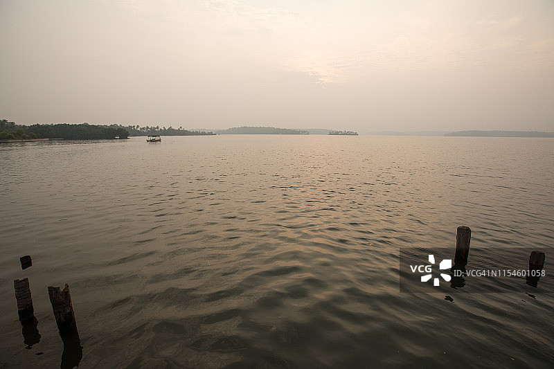 俯瞰喀拉拉邦的回水图片素材
