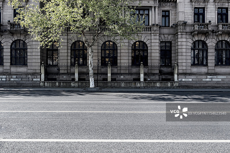 中国杭州空旷的城市道路图片素材
