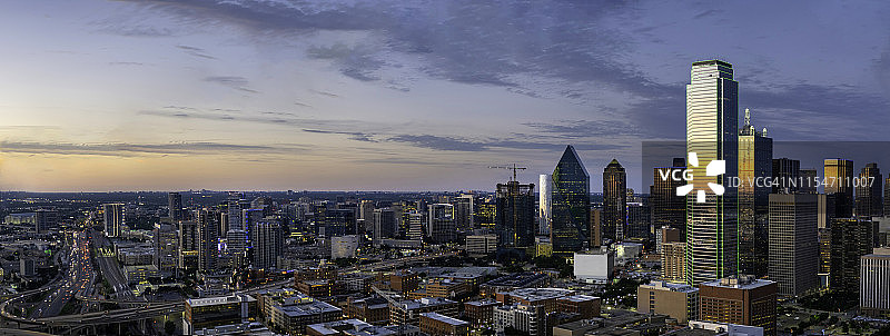 2019年5月达拉斯德克萨斯州天际线全景夜景航拍图片素材