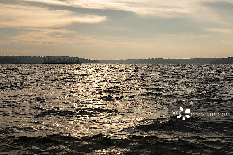 喀拉拉邦的涌浪回水图片素材