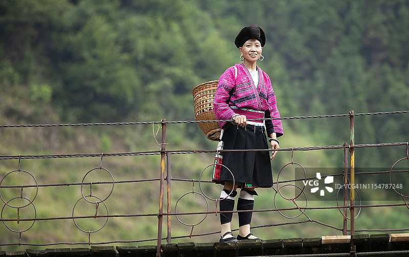 瑶族妇女的特色长发图片素材
