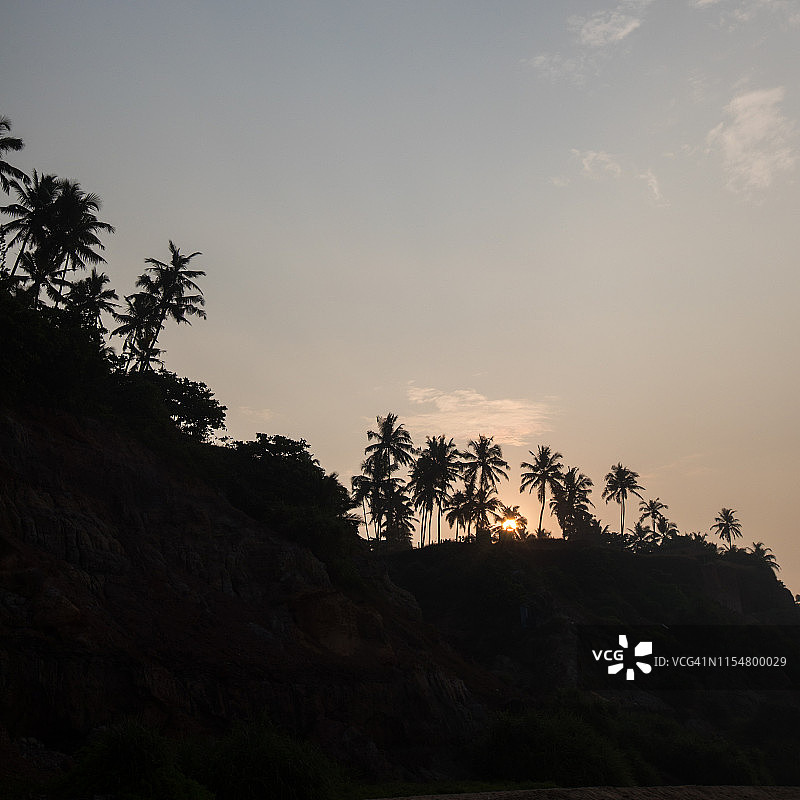 印度瓦卡拉海滩的浪漫天空图片素材
