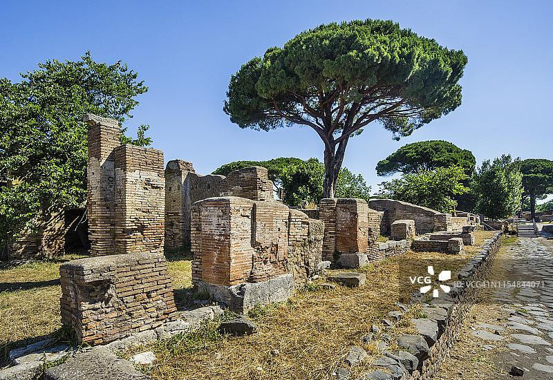 罗马古城奥斯提亚·安提卡考古遗址的损毁遗迹，意大利拉齐奥罗马省图片素材
