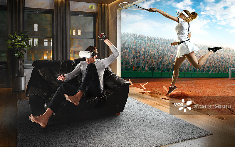 戴VR眼镜打网球的男人图片素材