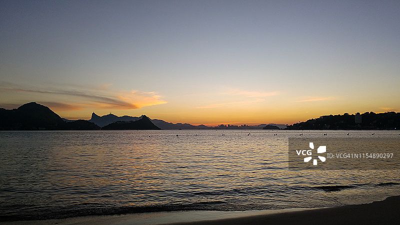 海滩上的日落图片素材