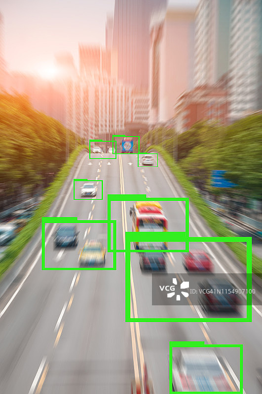 AI学习。广州高峰时段城市道路的动态模糊。图片素材