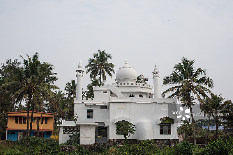瓦尔卡拉海岸边的清真寺图片素材