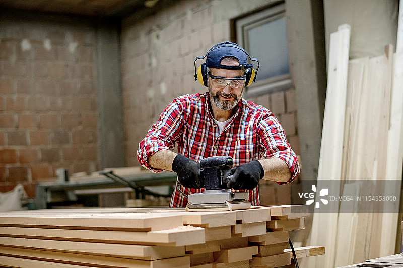 砂光机工作中图片素材