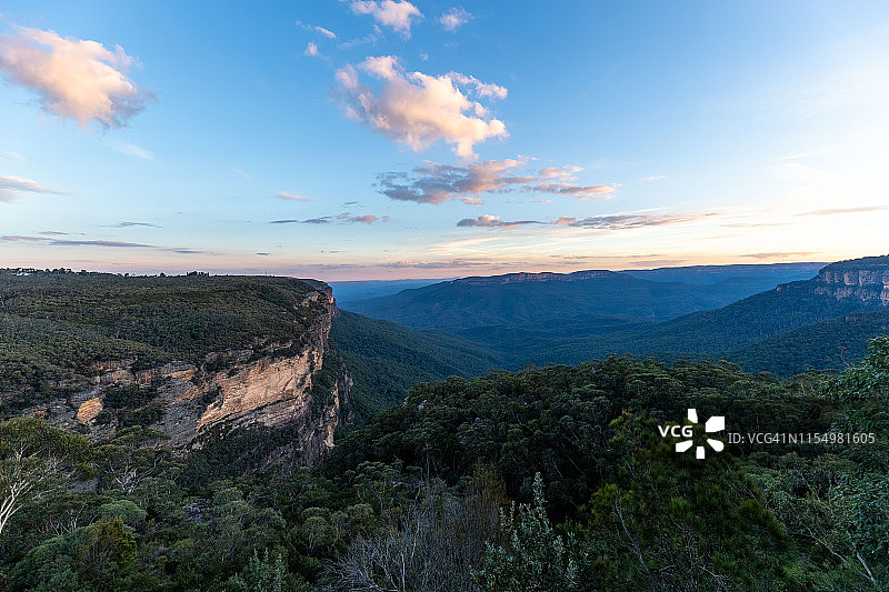 从温特沃斯瀑布观赏蓝山图片素材