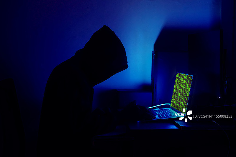 电脑黑客入侵未经授权用户破坏系统和信息的危险图片素材