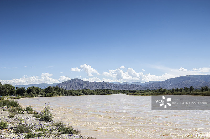 中国黄河上游山谷风光图片素材