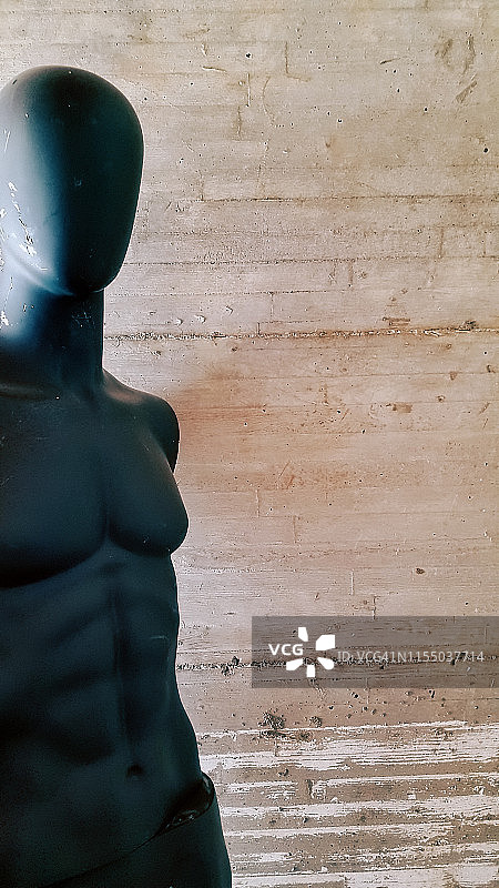 室内场景中的服装模特图片素材